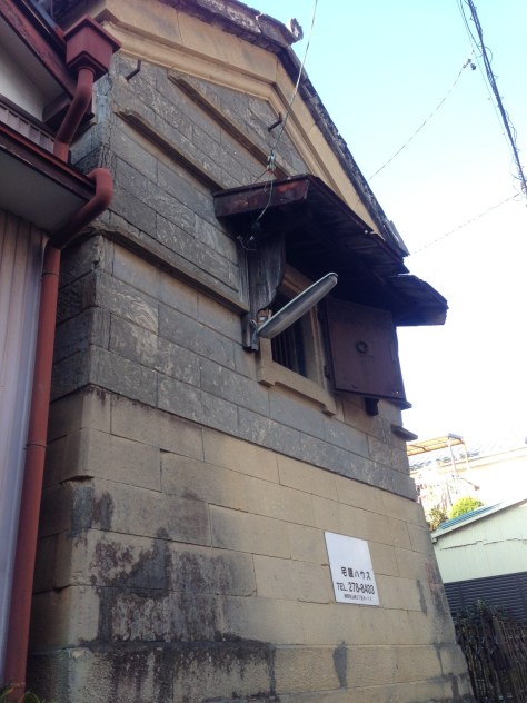 石積みの蔵-窓4