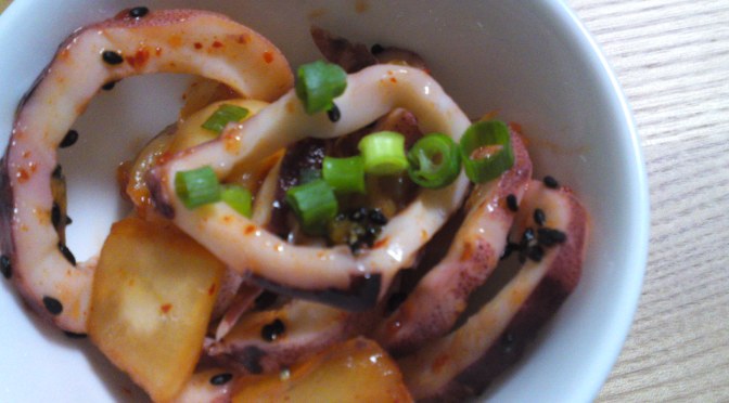 Japanese Appetizer (O-toushi/お通し): Boiled Squid and Kimchi!