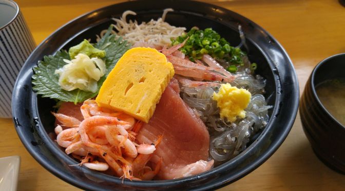 Local Seafood Bowls at Jiroumaru in Mochimune Harbour, Shizuoka City!